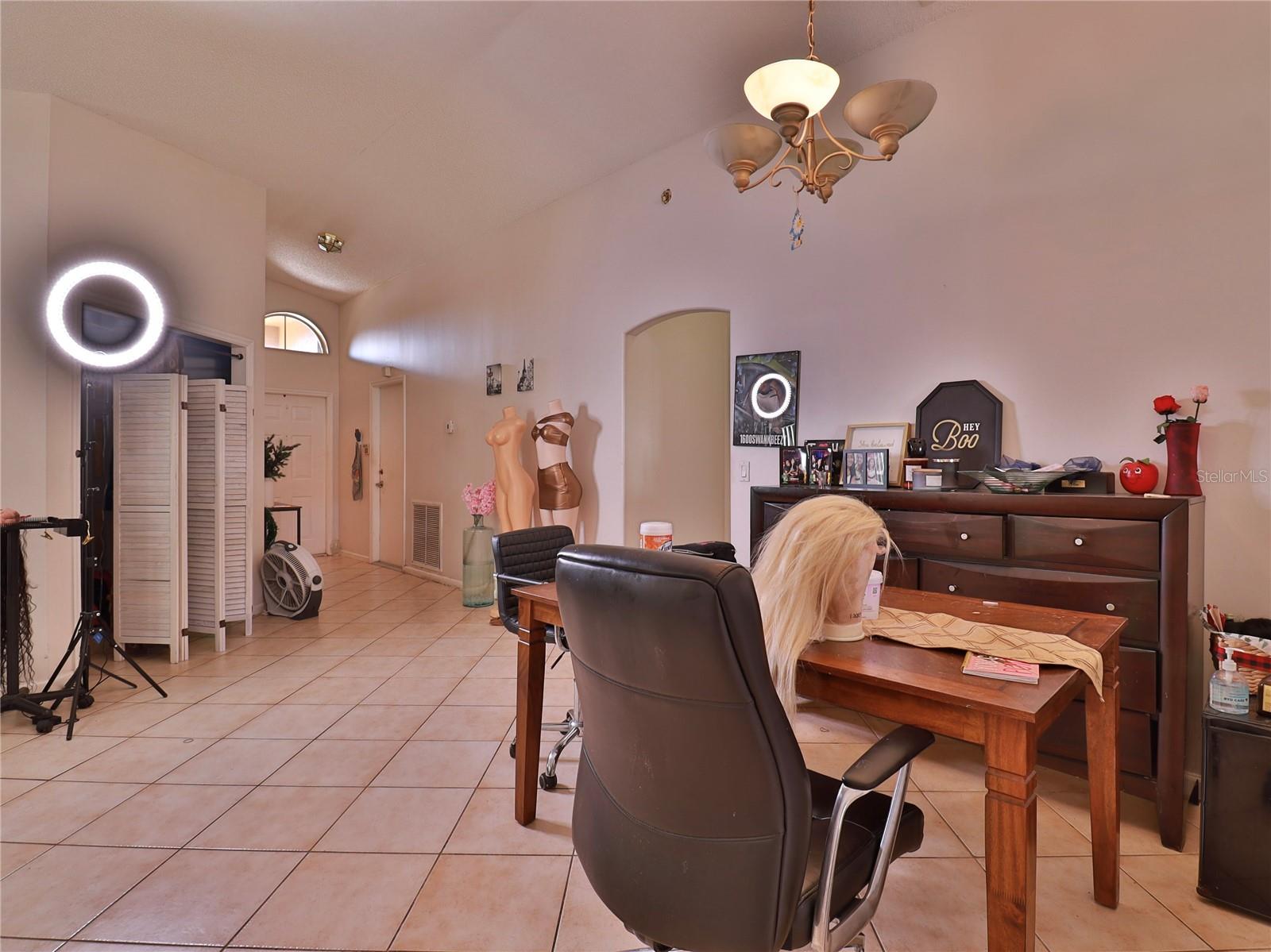 Image 16 of 39 For 5619 Kingsmill Court