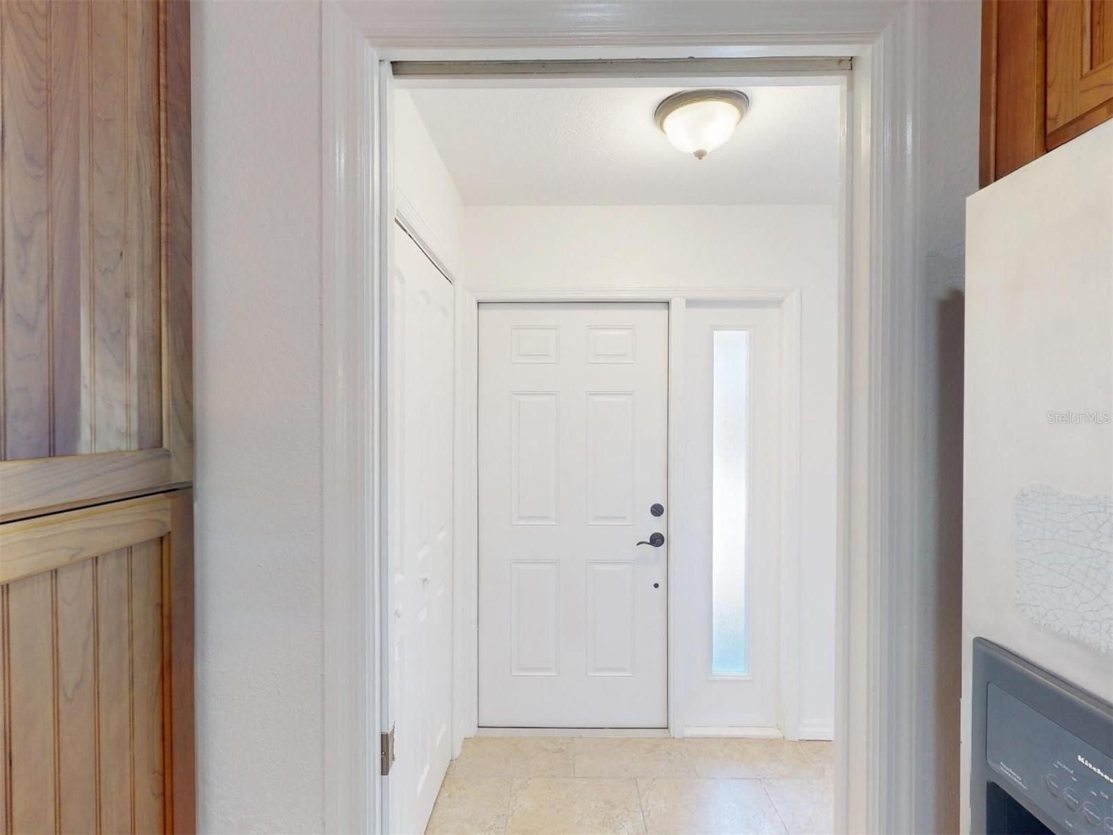 Listing photo id 14 for 18393 Hottelet Circle