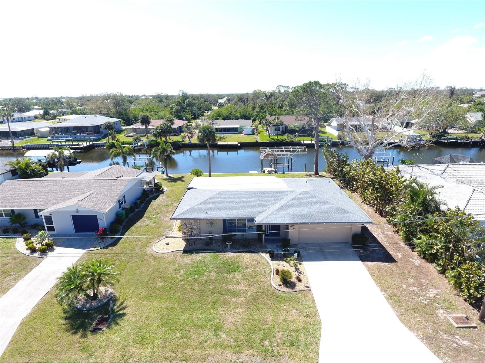 Listing photo id 0 for 18393 Hottelet Circle