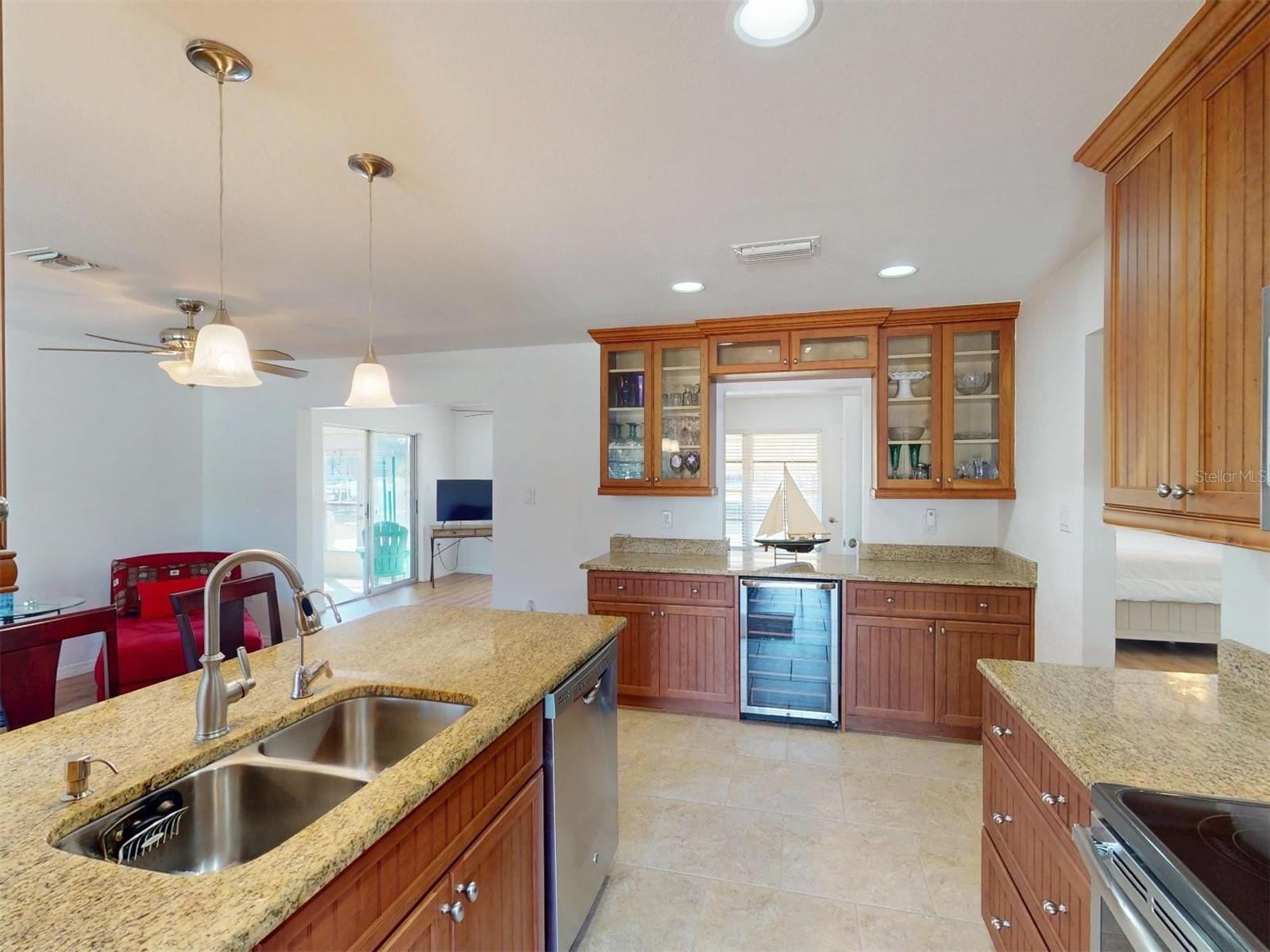 Listing photo id 23 for 18393 Hottelet Circle