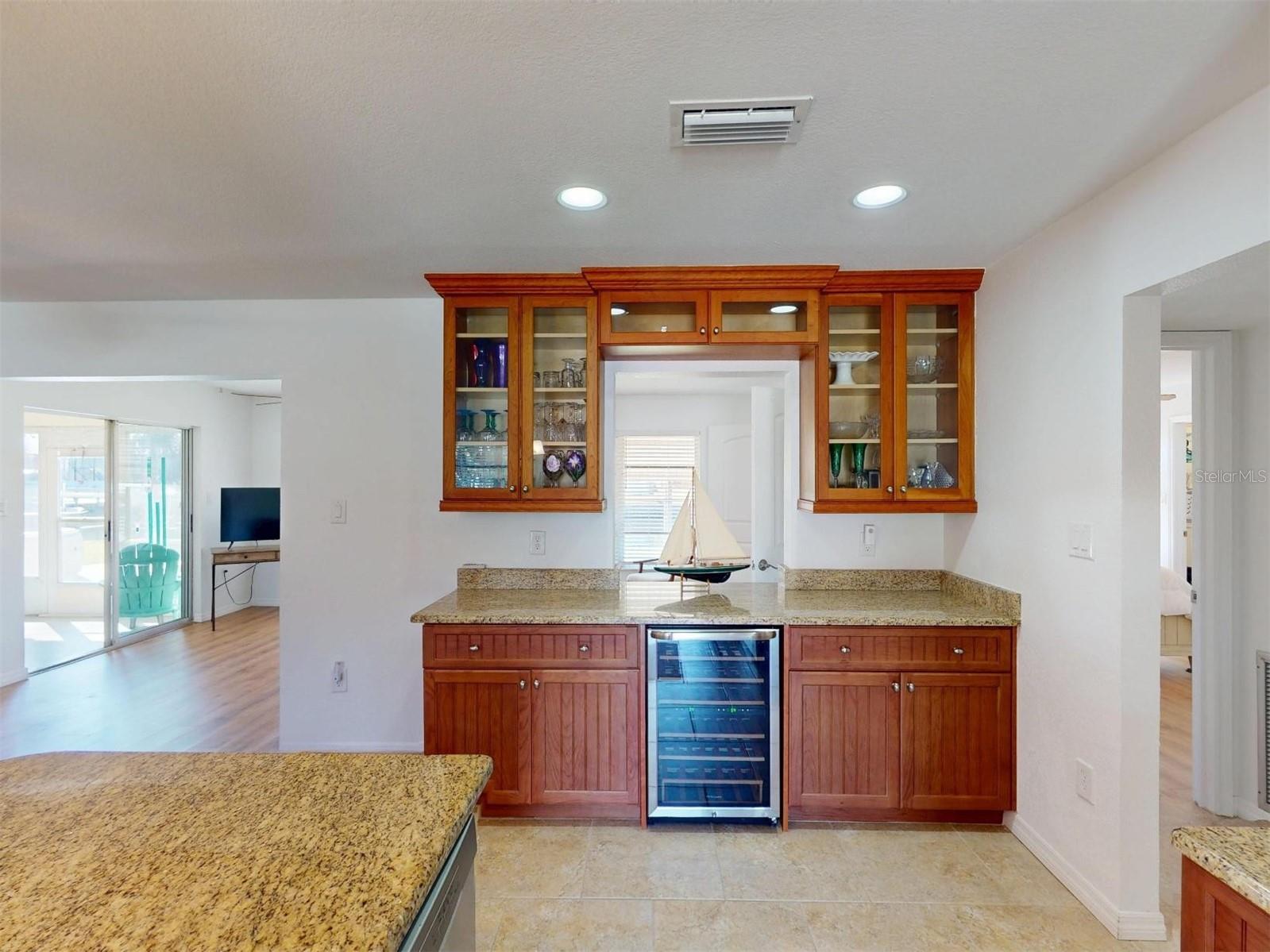 Listing photo id 24 for 18393 Hottelet Circle