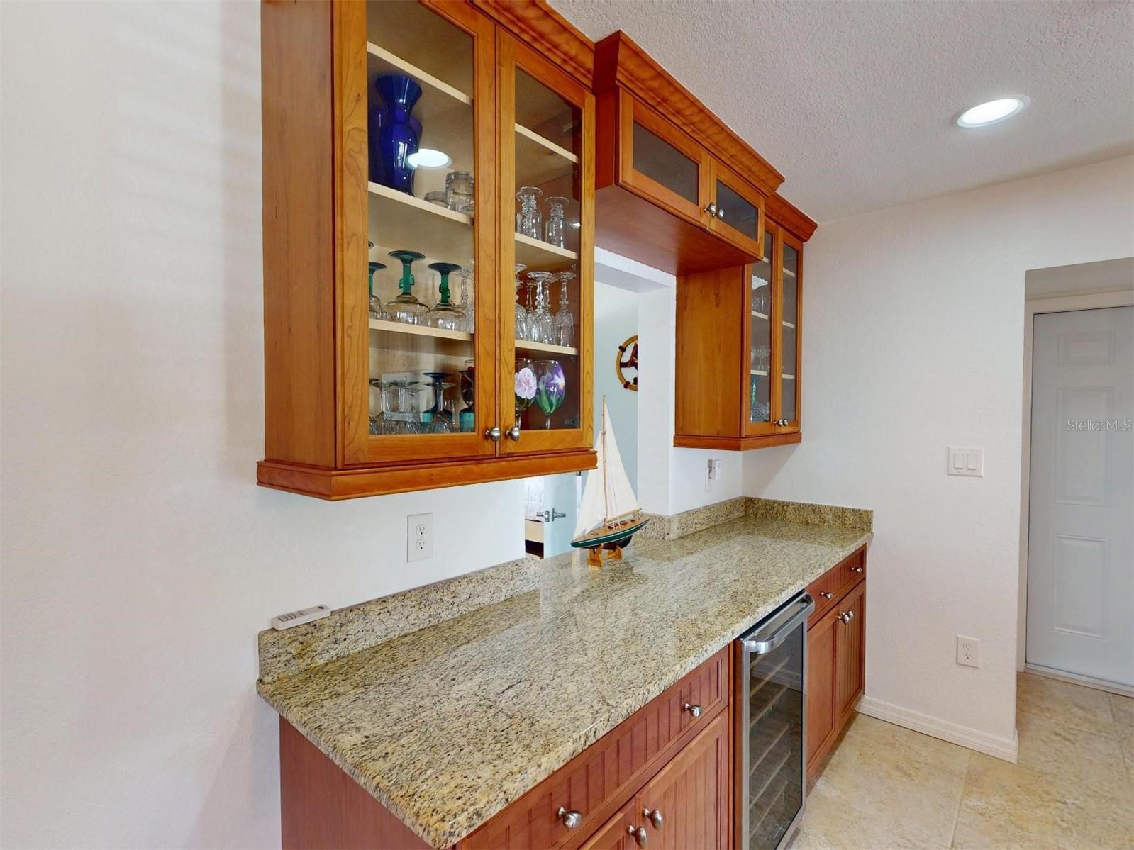 Listing photo id 25 for 18393 Hottelet Circle