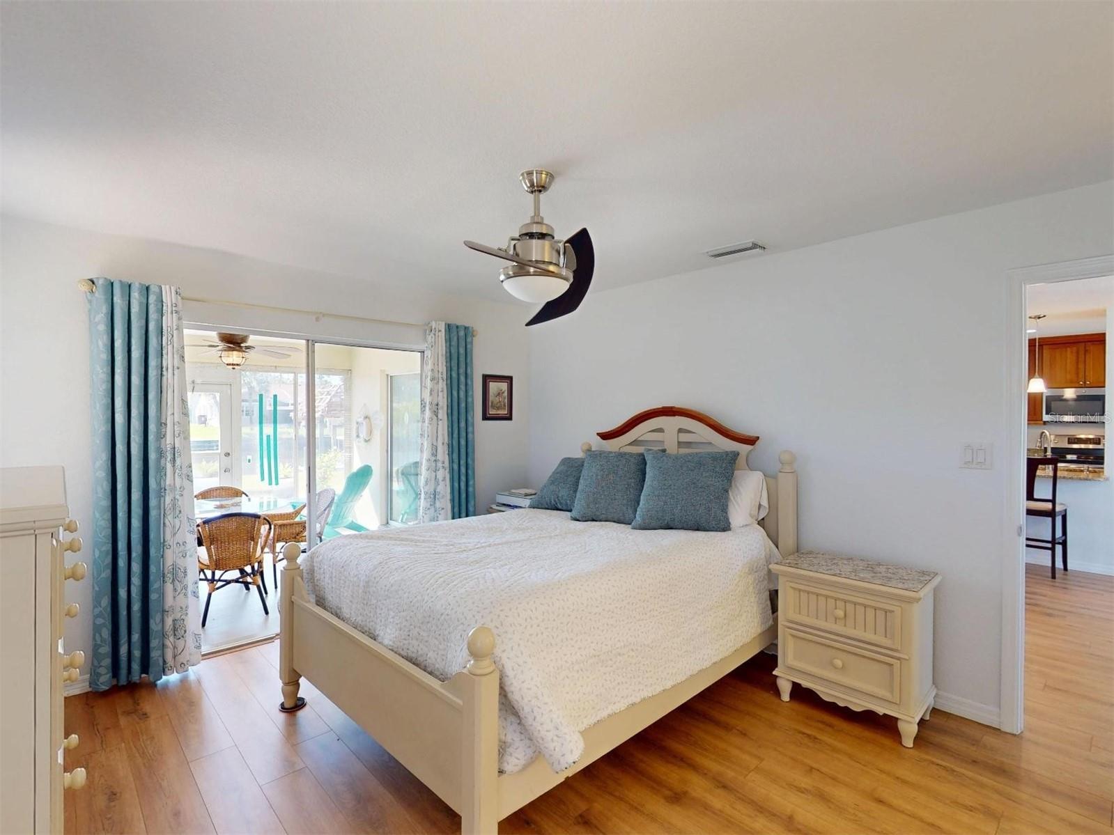 Listing photo id 27 for 18393 Hottelet Circle