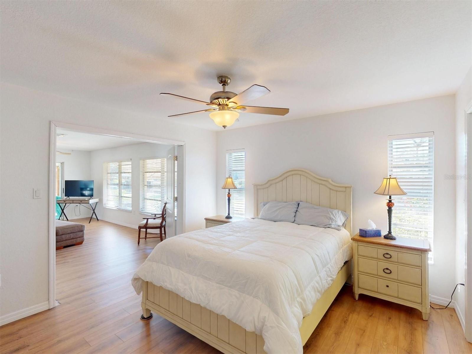 Listing photo id 33 for 18393 Hottelet Circle