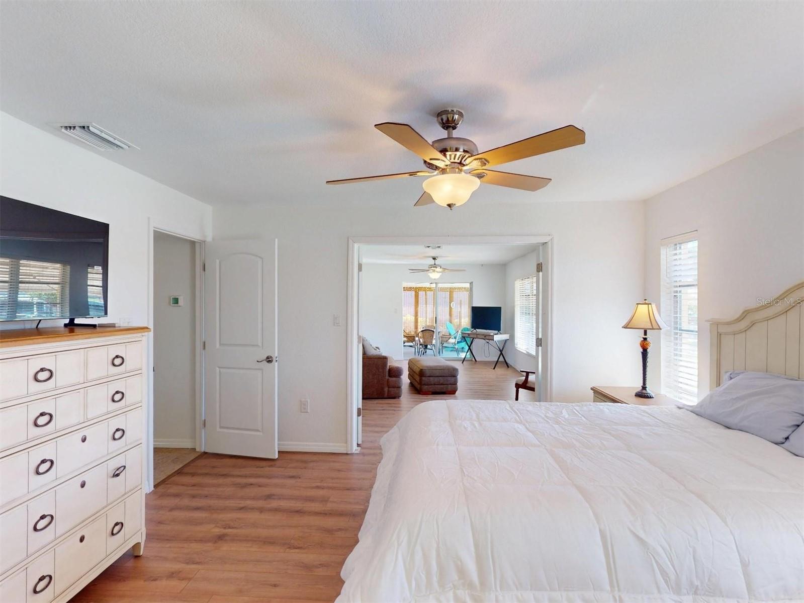 Listing photo id 34 for 18393 Hottelet Circle