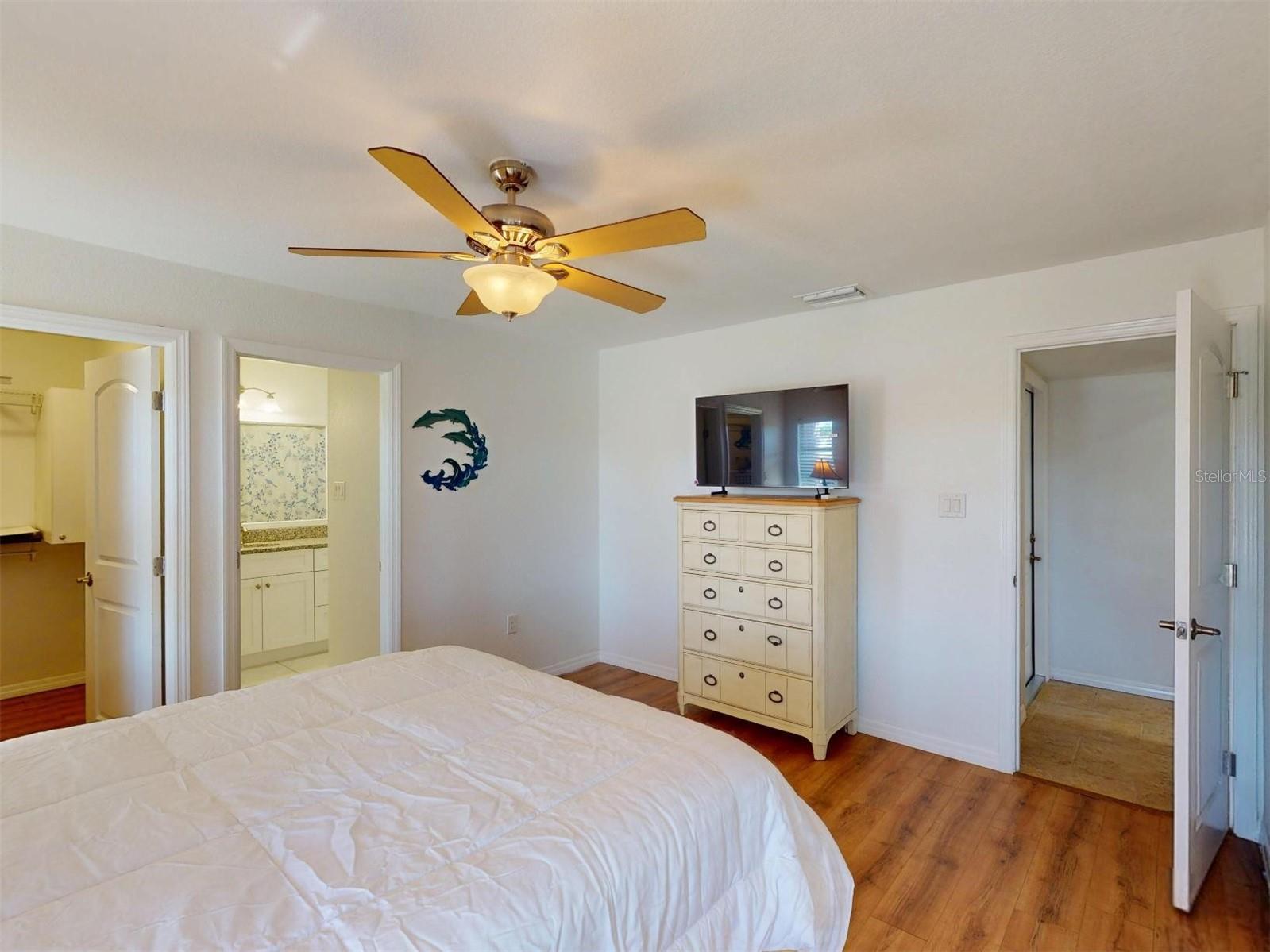 Listing photo id 35 for 18393 Hottelet Circle