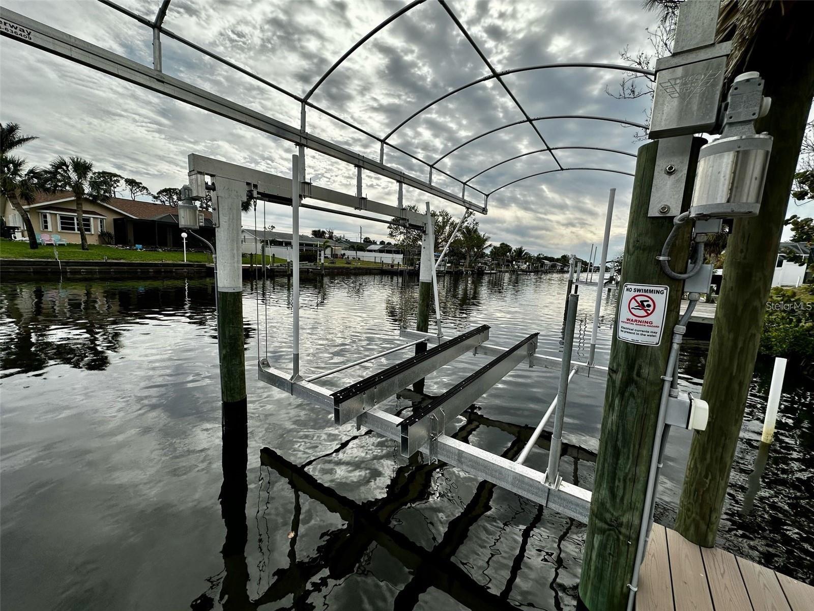 Listing photo id 3 for 18393 Hottelet Circle