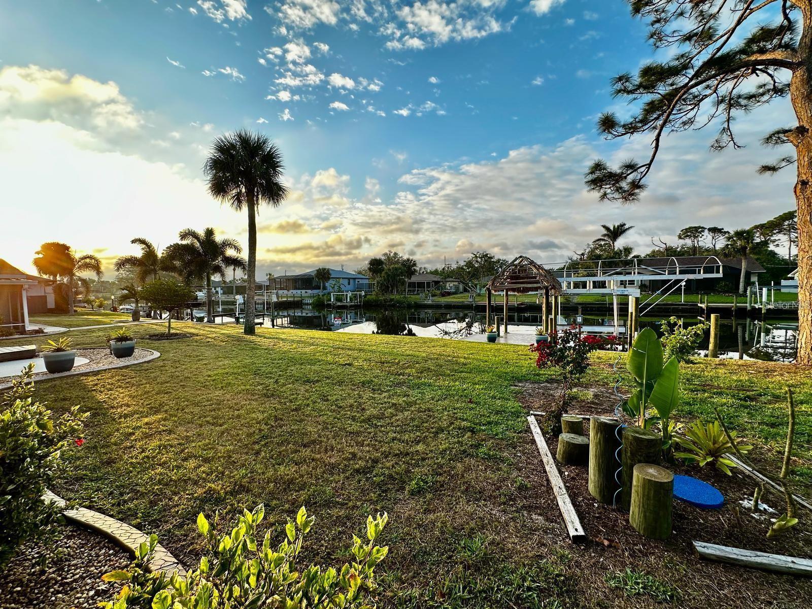 Listing photo id 4 for 18393 Hottelet Circle