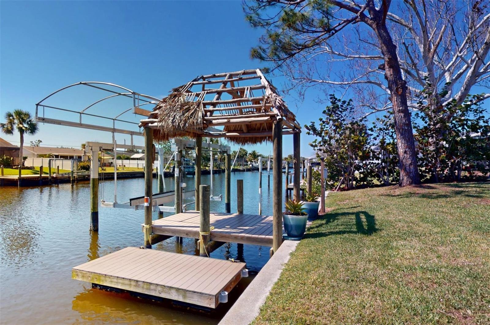 Listing photo id 5 for 18393 Hottelet Circle