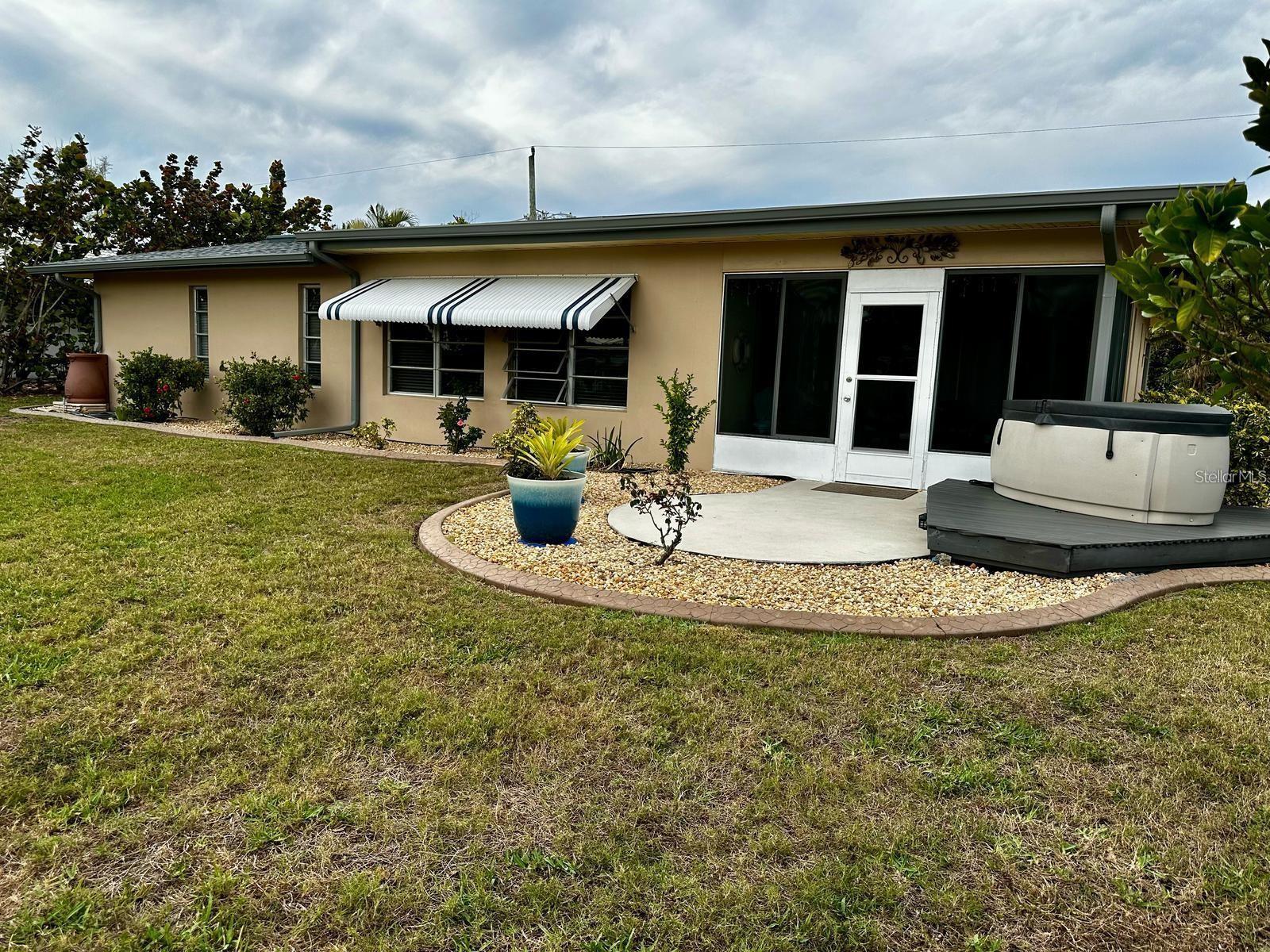 Listing photo id 7 for 18393 Hottelet Circle