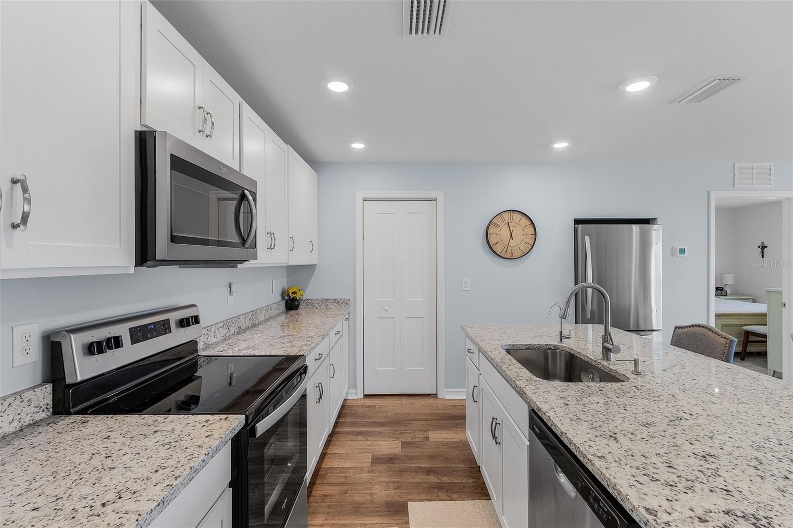 Listing photo id 14 for 3010 6th Place