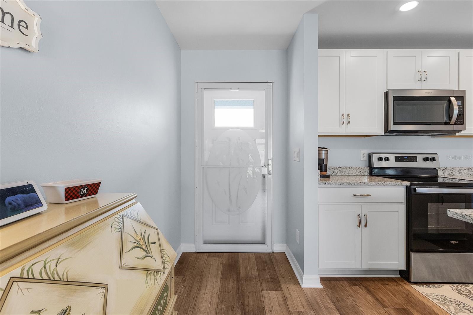 Listing photo id 3 for 3010 6th Place