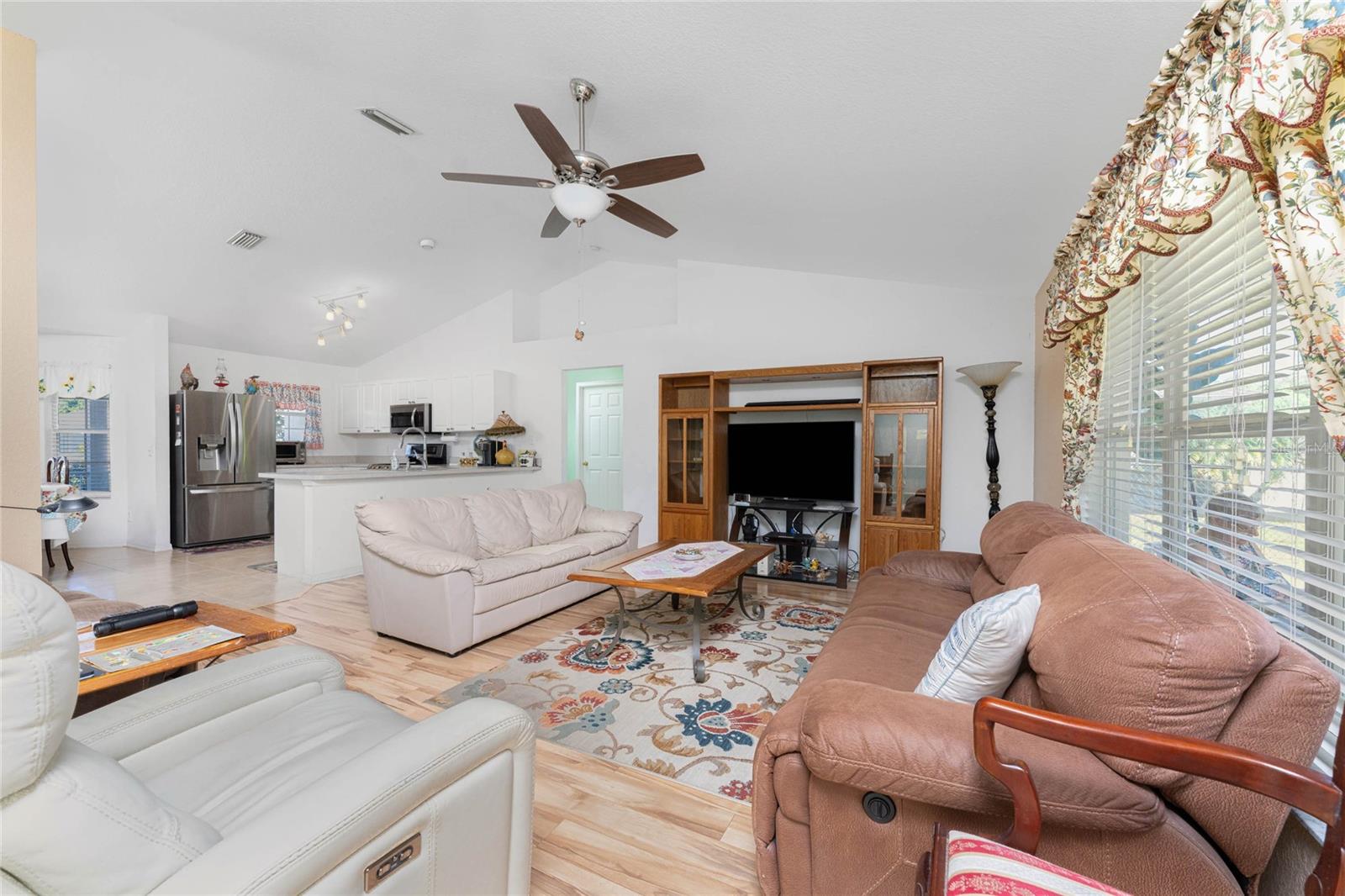 Image 10 of 51 For 25558 Aysen Drive