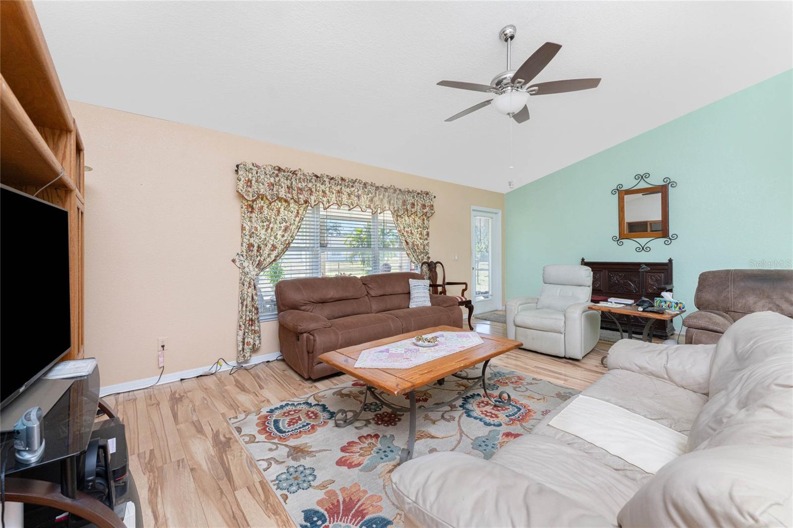 Image 11 of 51 For 25558 Aysen Drive