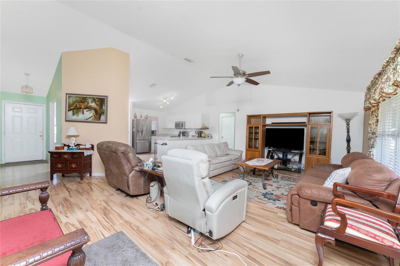 Image 9 of 51 For 25558 Aysen Drive