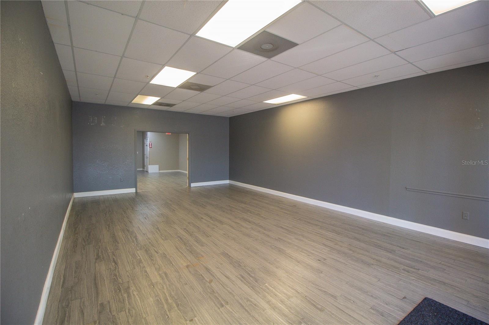 Image 3 of 10 For 701 J C Center Court 16