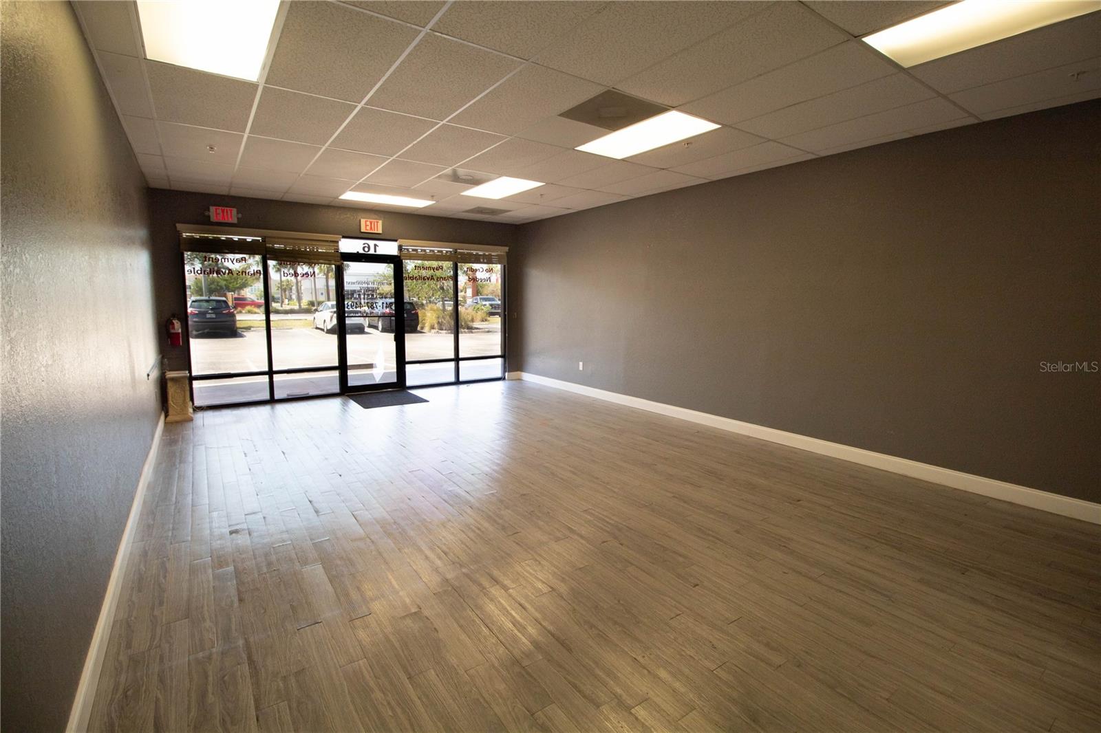 Image 7 of 10 For 701 J C Center Court 16