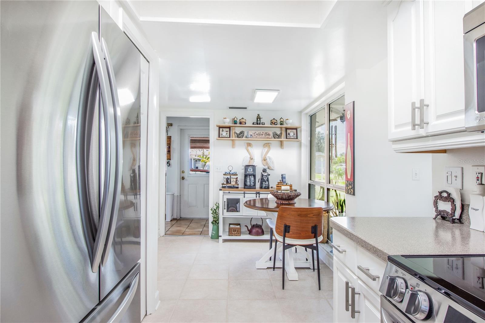 Image 21 of 52 For 122 Annapolis Lane