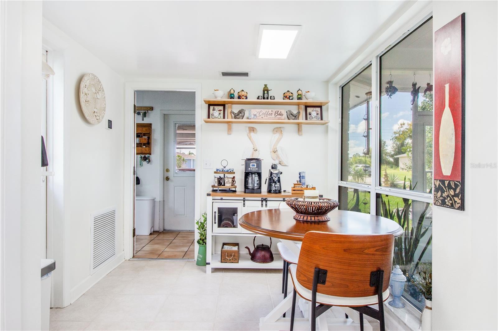 Image 22 of 52 For 122 Annapolis Lane