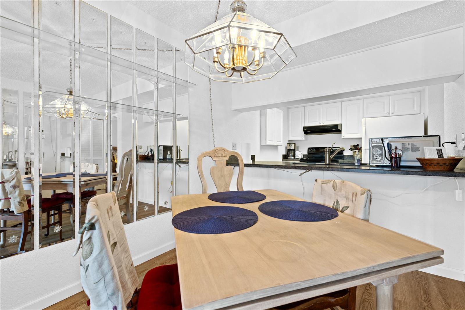 Image 10 of 30 For 4032 Oakview Drive H1