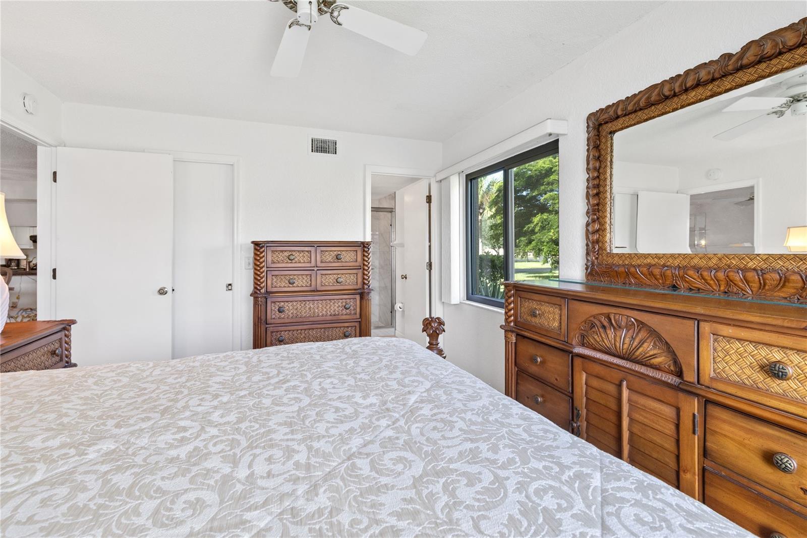 Image 16 of 30 For 4032 Oakview Drive H1