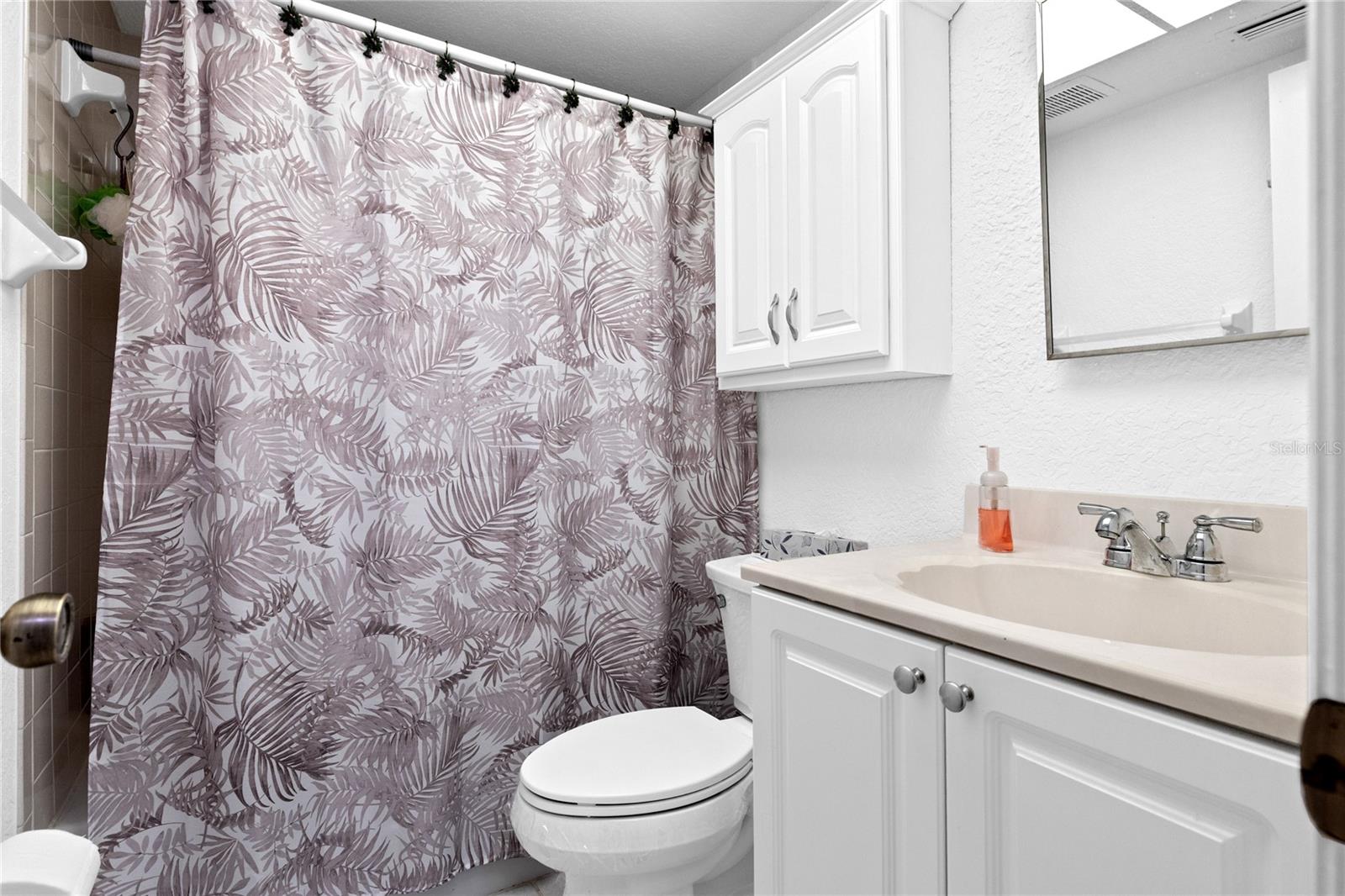 Image 19 of 30 For 4032 Oakview Drive H1