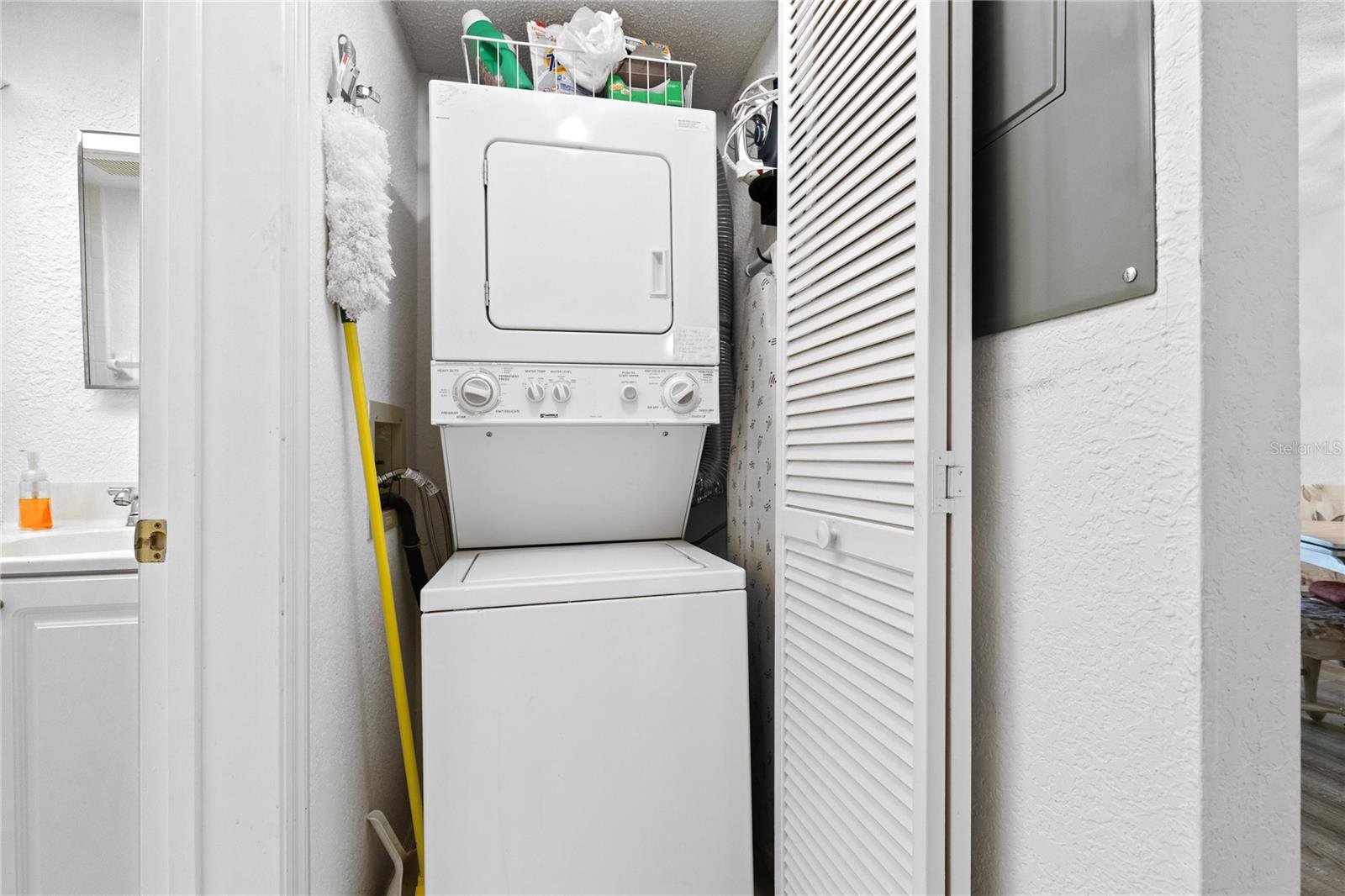 Image 20 of 30 For 4032 Oakview Drive H1