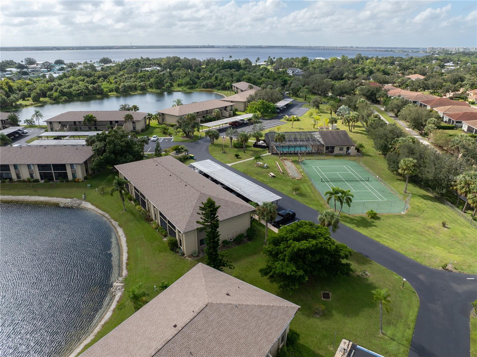 Image 4 of 30 For 4032 Oakview Drive H1