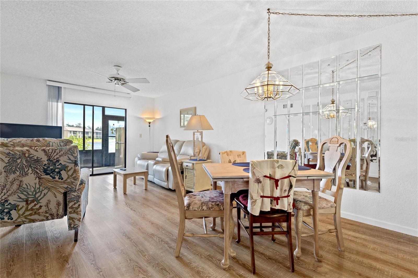 Image 6 of 30 For 4032 Oakview Drive H1