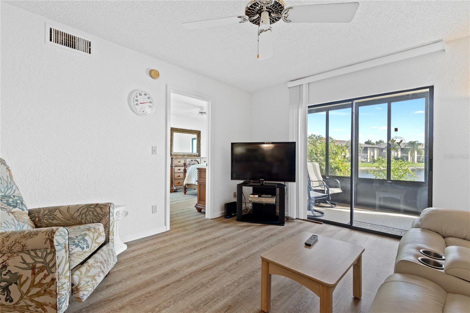 Image 7 of 30 For 4032 Oakview Drive H1