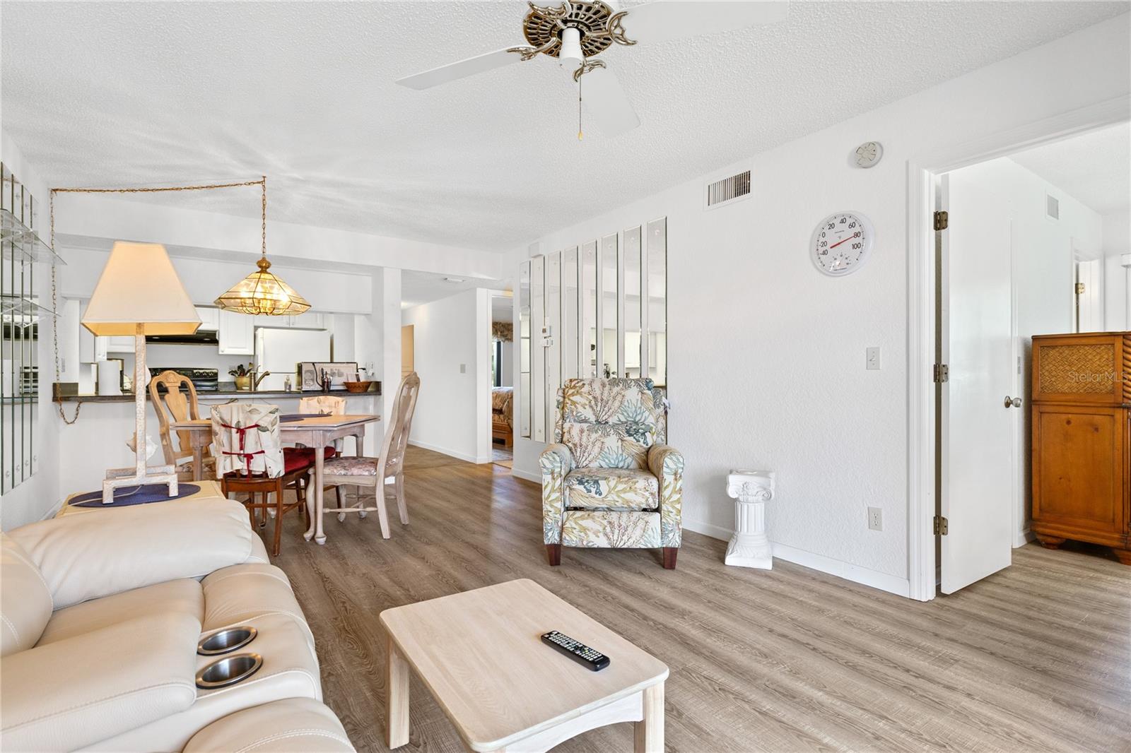 Image 9 of 30 For 4032 Oakview Drive H1