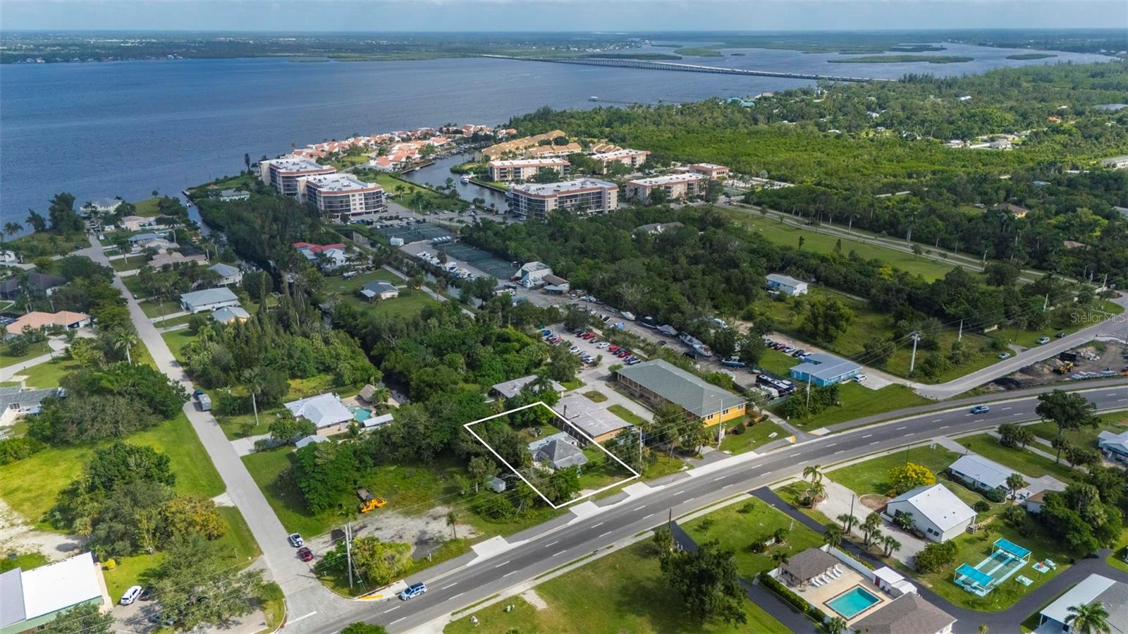 Image 11 of 18 For 25158 Marion Avenue