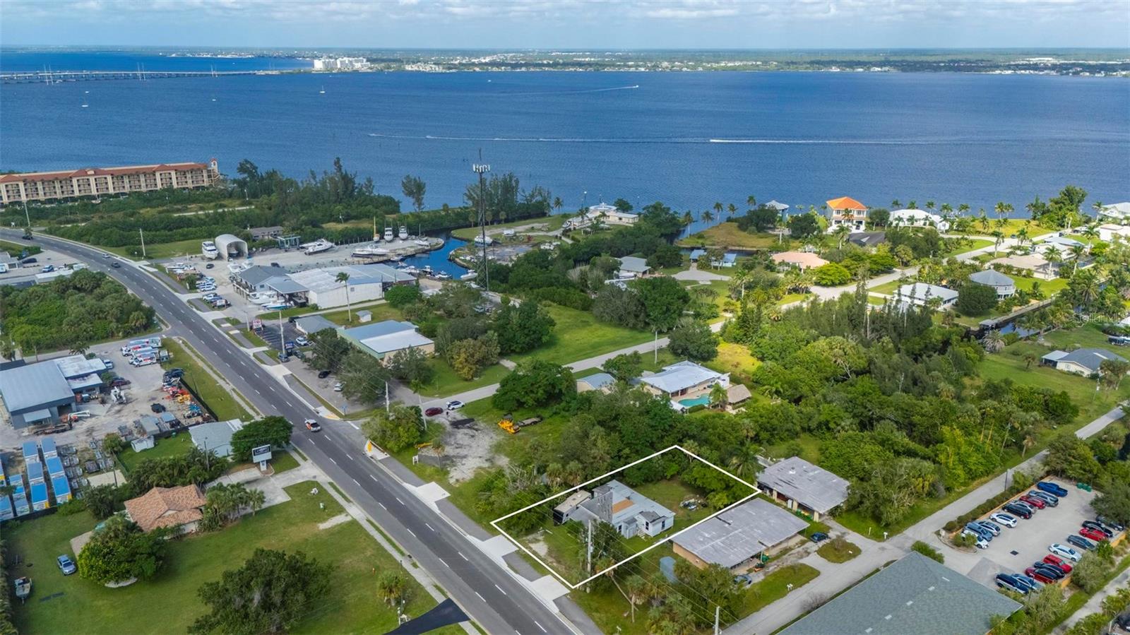 Image 4 of 18 For 25158 Marion Avenue