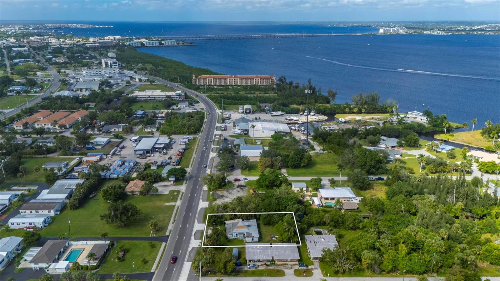 Image 5 of 18 For 25158 Marion Avenue