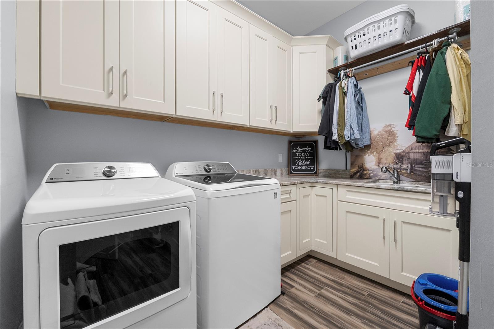 Image 19 of 86 For 42138 Lake Timber Drive