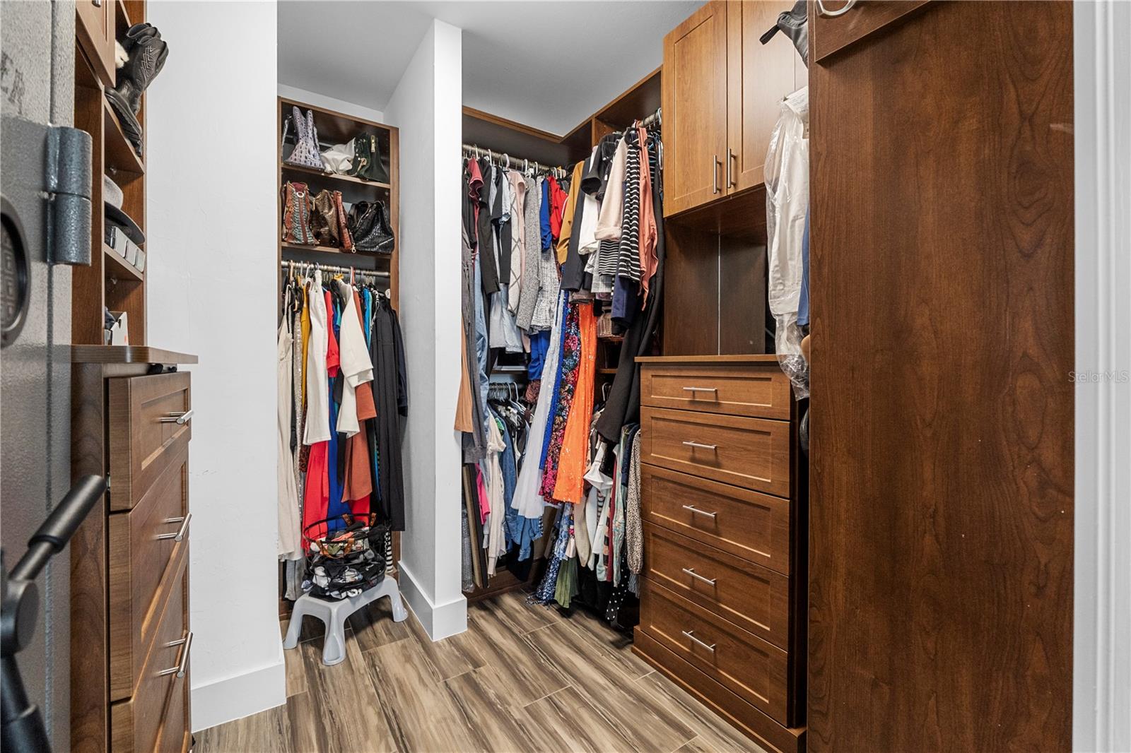 Image 33 of 86 For 42138 Lake Timber Drive