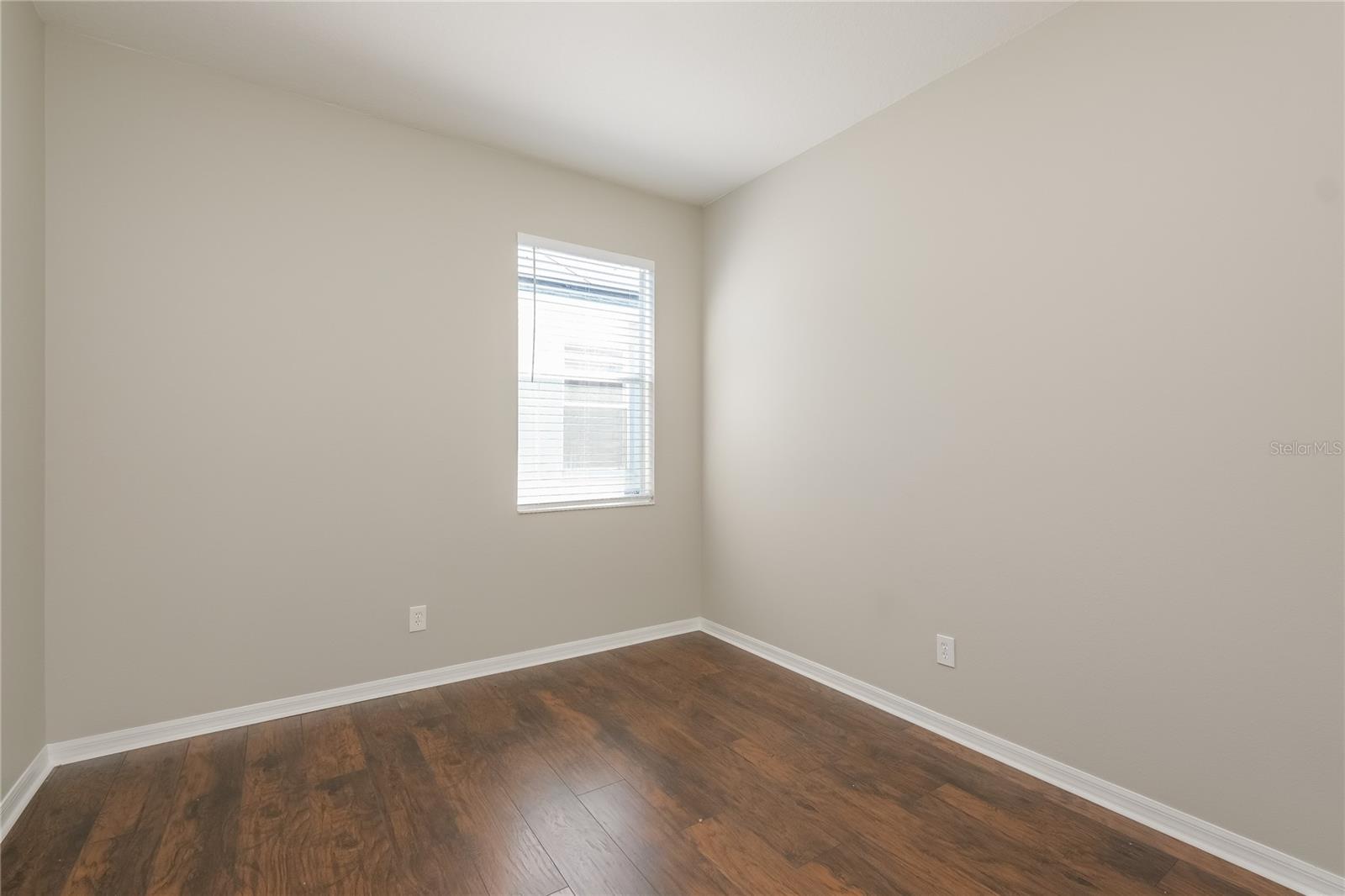 Listing photo id 8 for 8634 Sandy Plains Drive