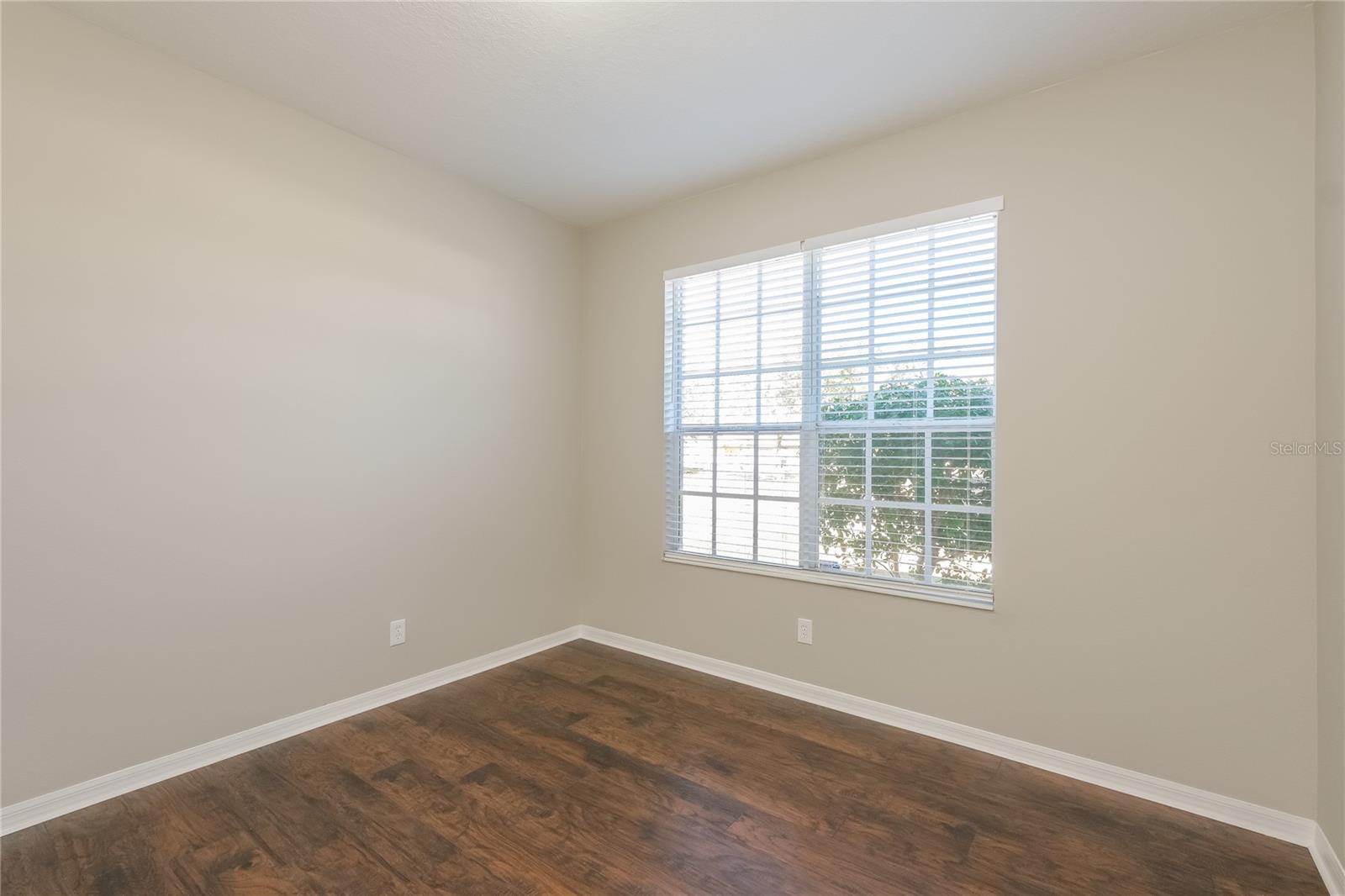 Listing photo id 9 for 8634 Sandy Plains Drive