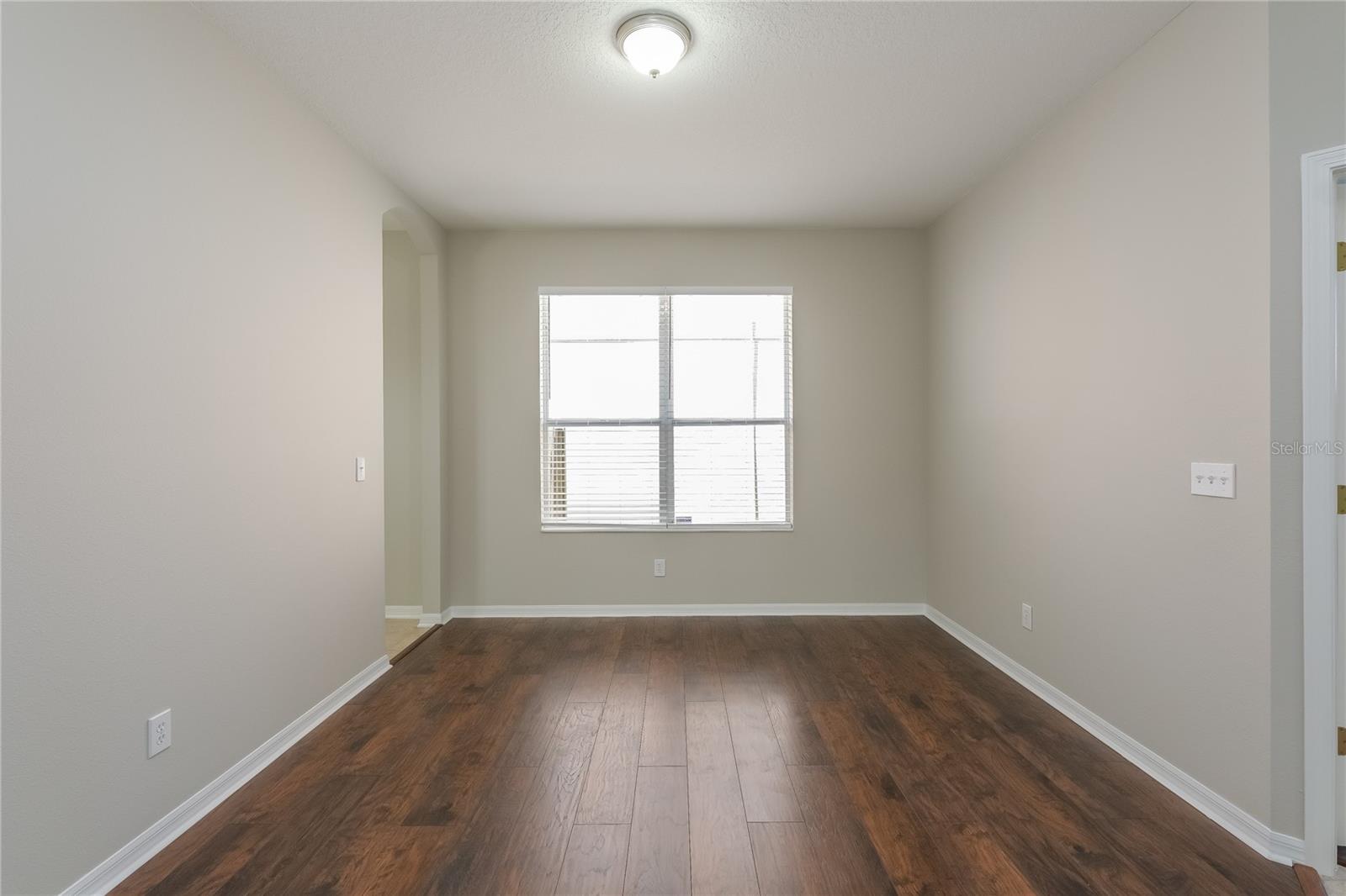 Listing photo id 10 for 8634 Sandy Plains Drive