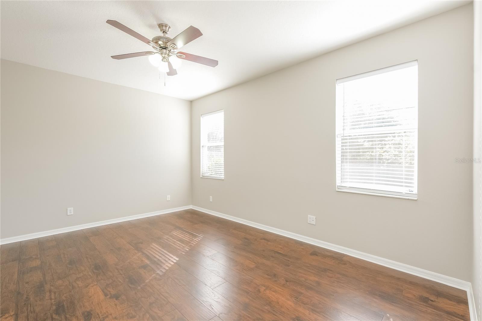 Listing photo id 12 for 8634 Sandy Plains Drive