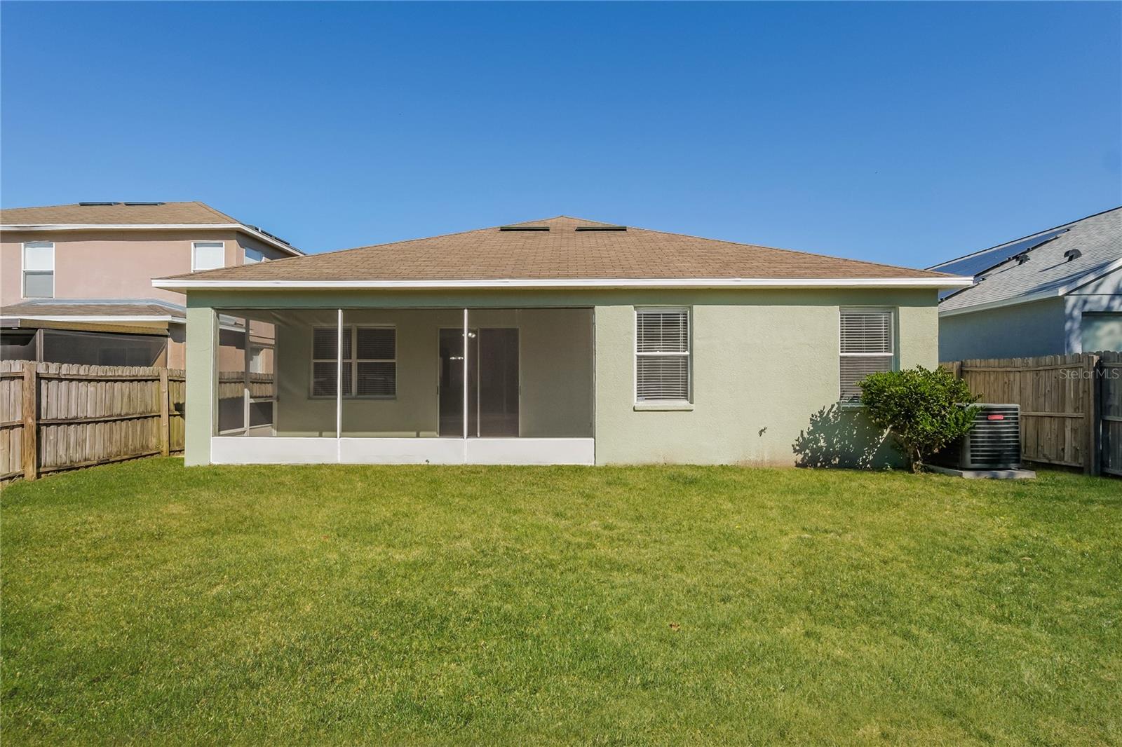 Listing photo id 13 for 8634 Sandy Plains Drive