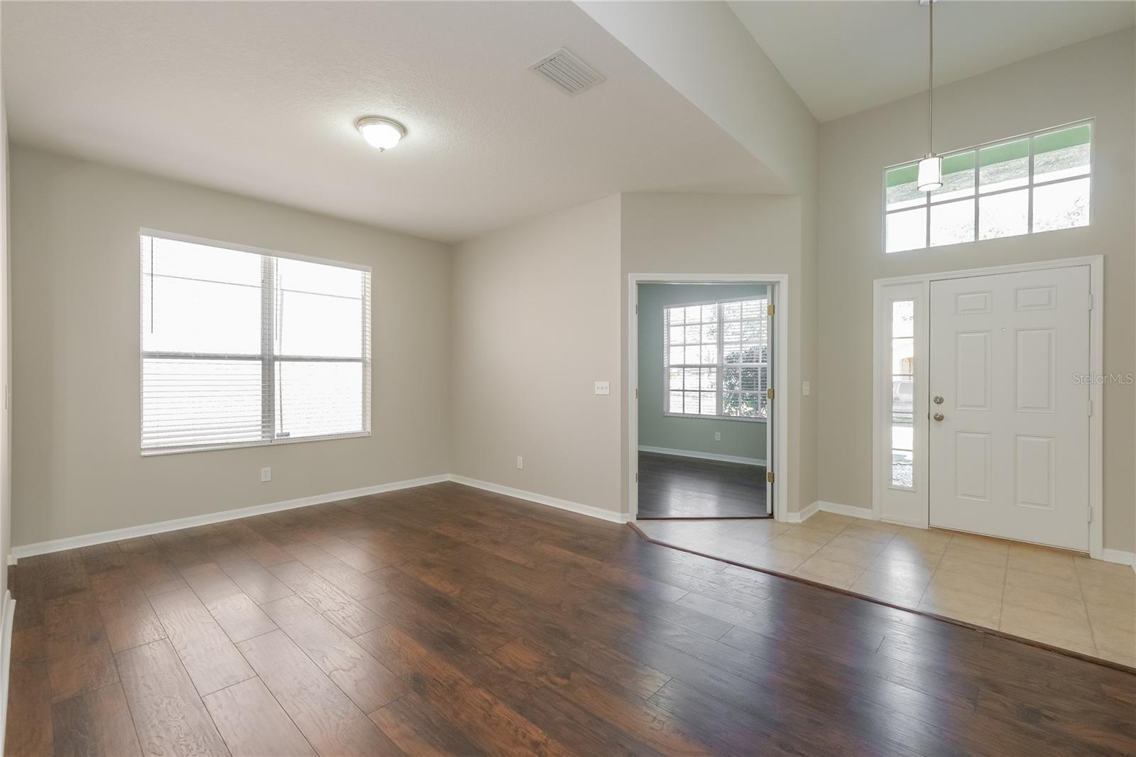 Listing photo id 0 for 8634 Sandy Plains Drive
