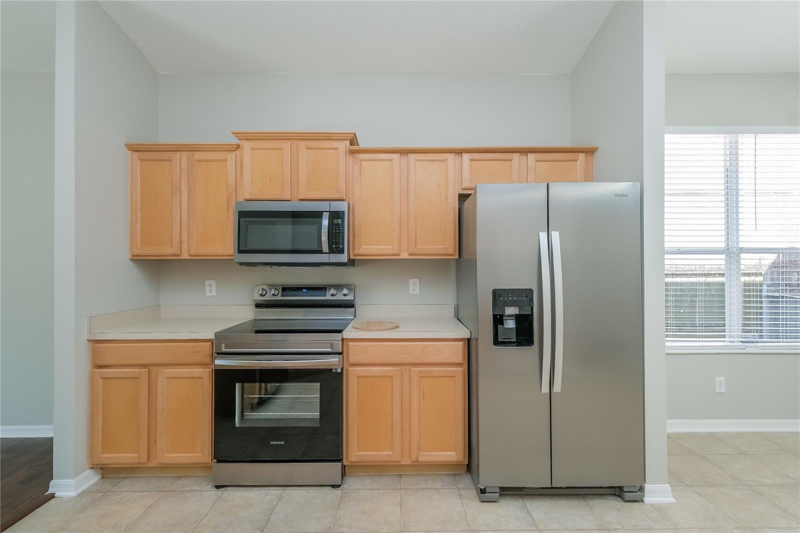 Listing photo id 3 for 8634 Sandy Plains Drive