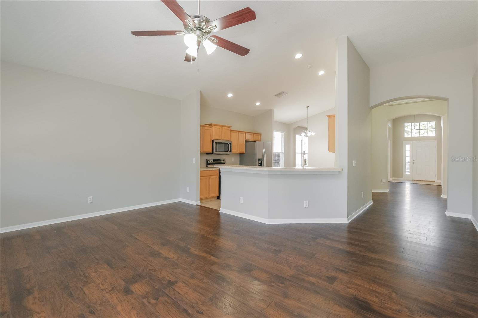 Listing photo id 5 for 8634 Sandy Plains Drive