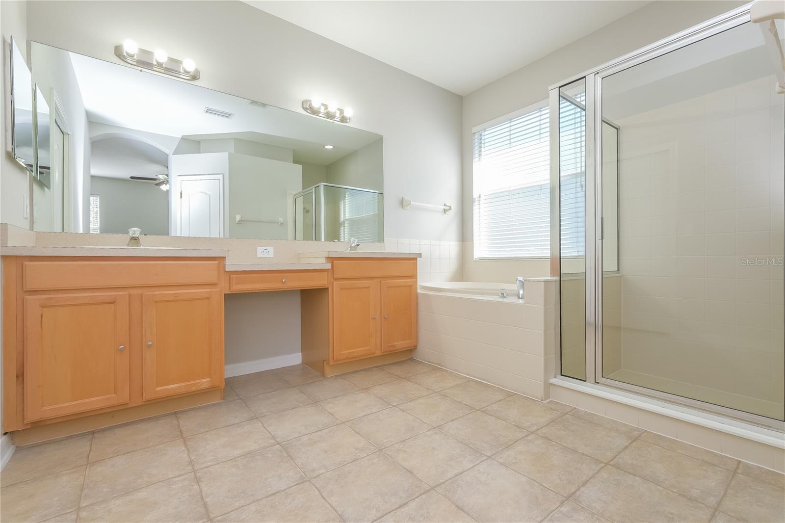 Listing photo id 7 for 8634 Sandy Plains Drive