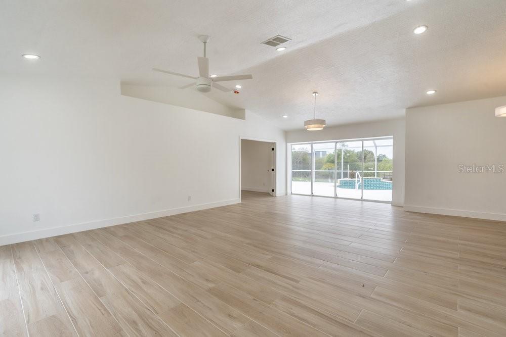 Image 9 of 40 For 16275 Horizon Road