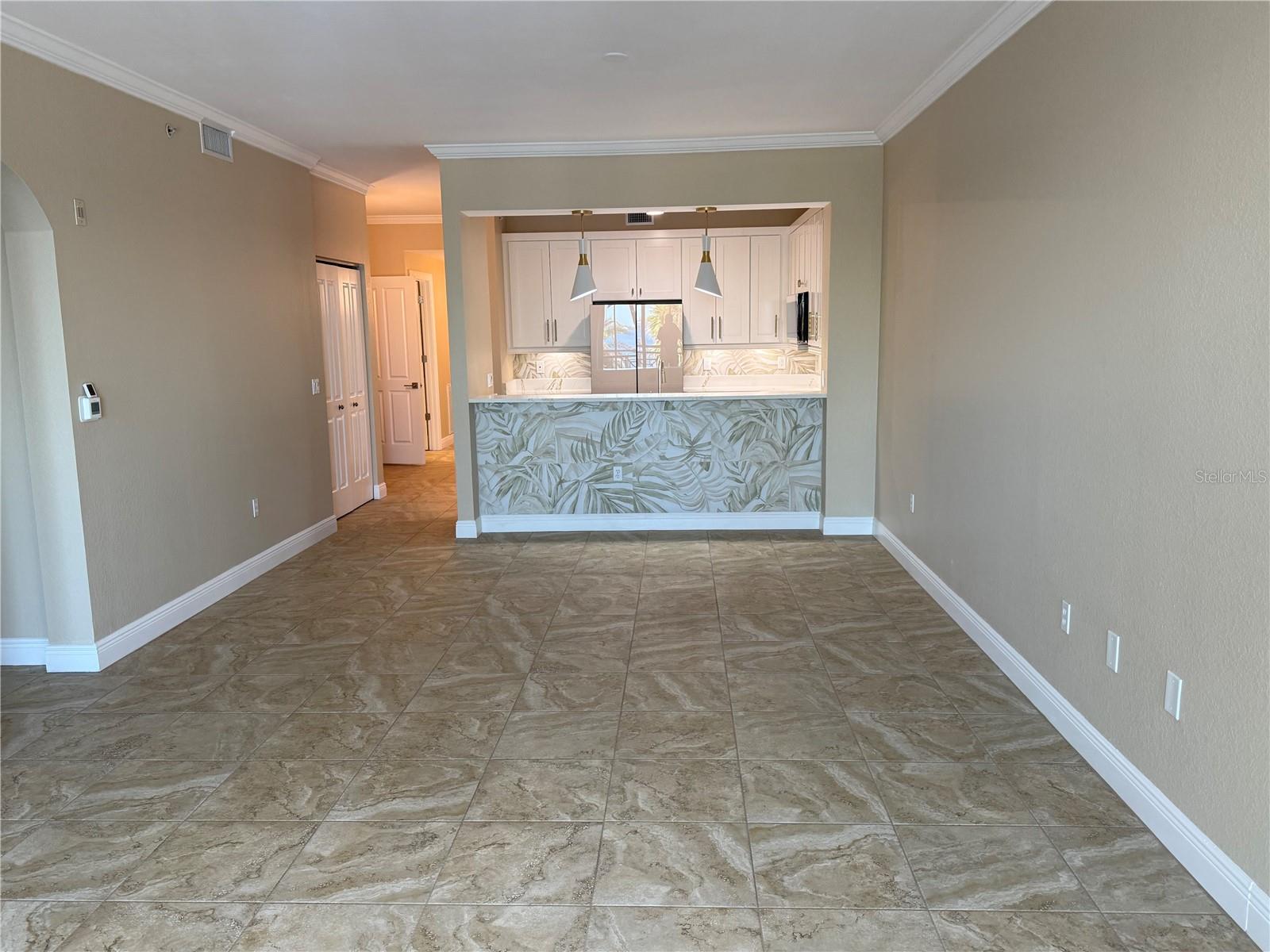 Image 5 of 19 For 5114 Melbourne Street A204