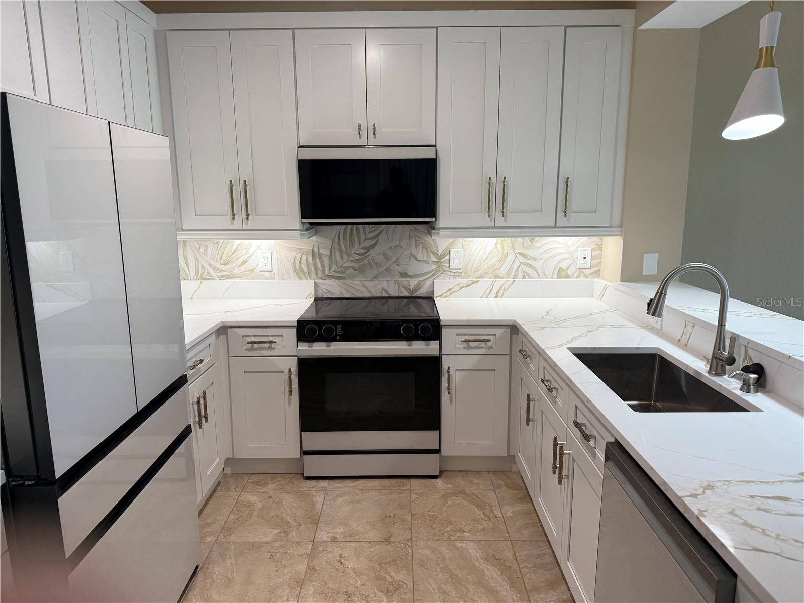 Image 8 of 19 For 5114 Melbourne Street A204