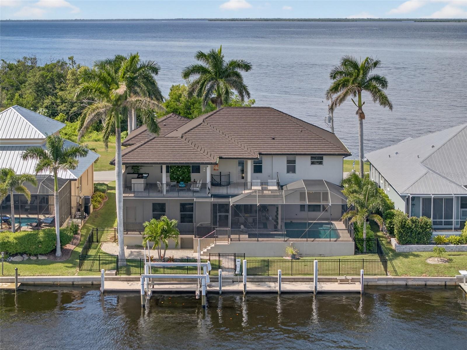 Image 4 of 84 For 44 Colony Point Drive