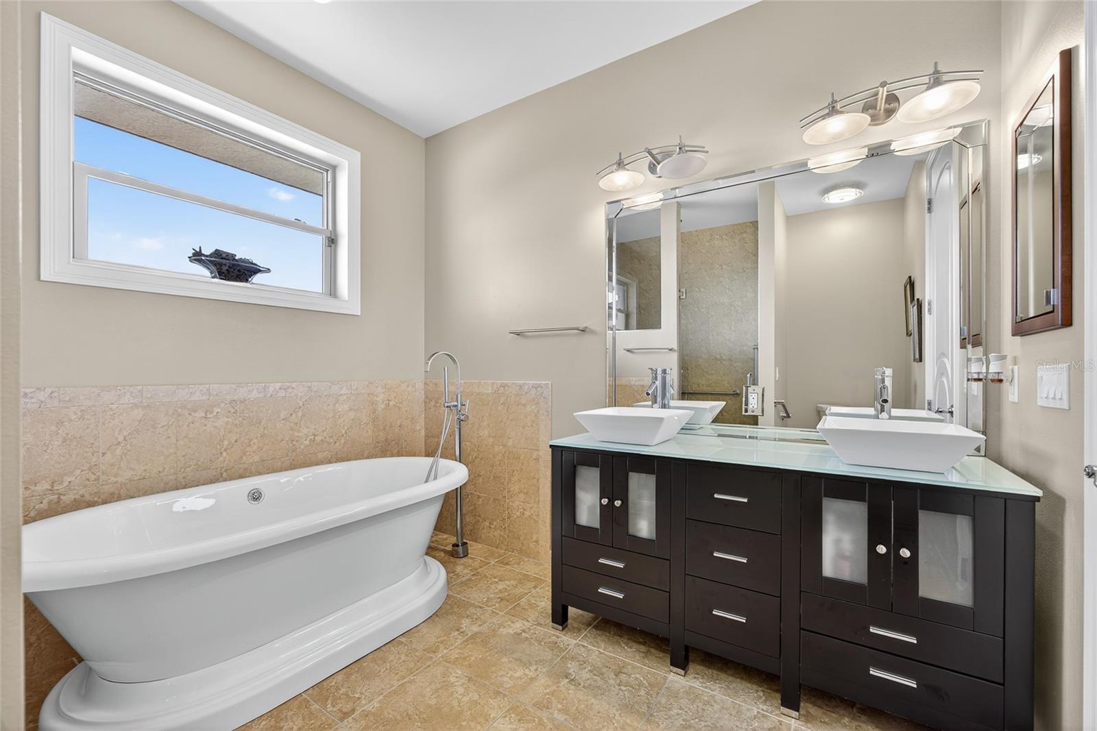 Image 48 of 84 For 44 Colony Point Drive